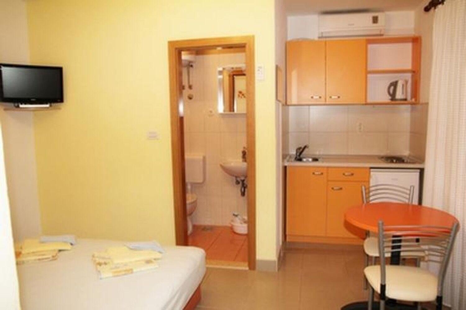 Apartments Sini Макарска Экстерьер фото